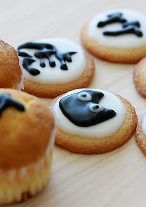竹炭パウダーで2色のアイシングクッキー♪-レシピのメイン写真