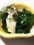 生わかめと舞茸の胡麻おかか和え
