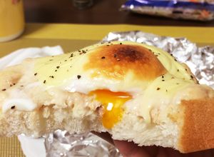 乗せて焼くだけ！ツナマヨ卵チーズトースト-レシピのメイン写真