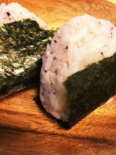 しらすとゆかりのごま油おにぎり。-レシピのメイン写真