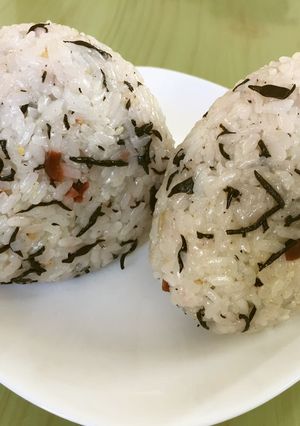 ☆ごま油香る 梅ひじき味噌 おにぎり-レシピのメイン写真