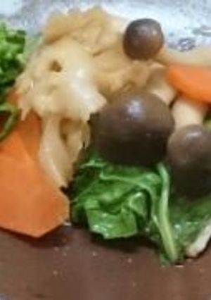 花びらだけとなかま達のソテー-レシピのメイン写真