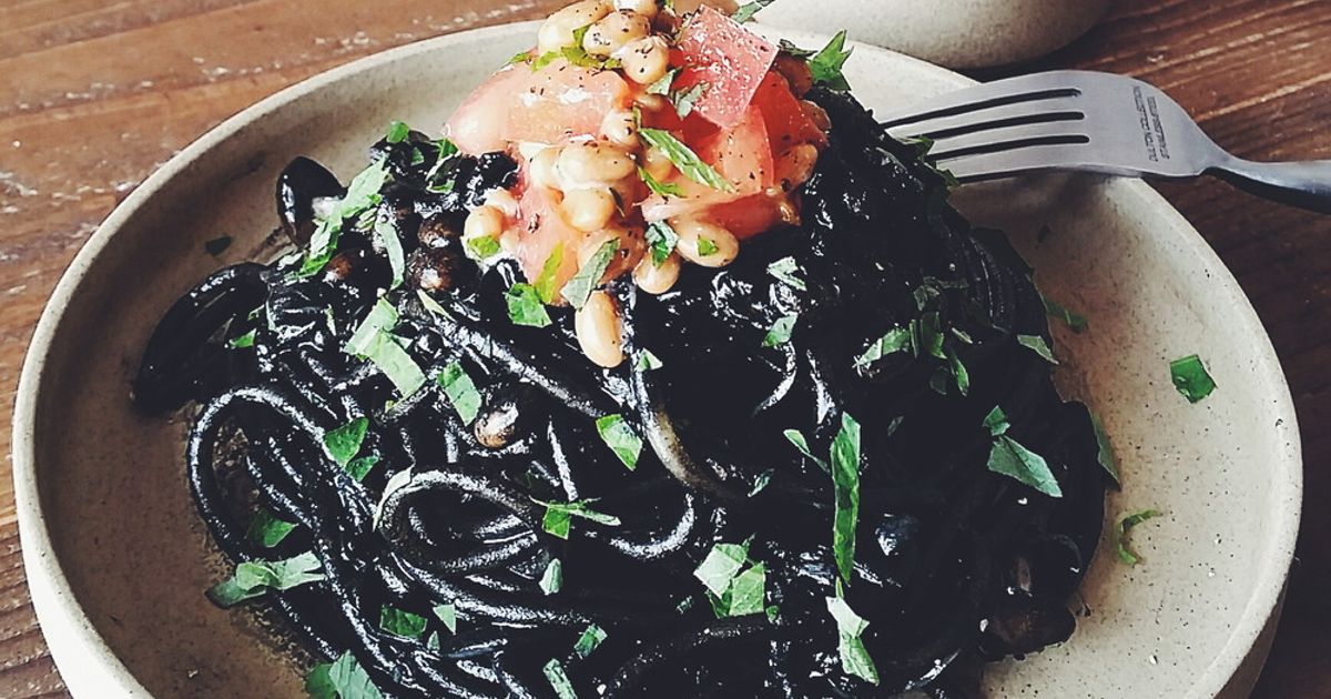 納豆たっぷりイカスミトマトパスタ by うきことマカロニ