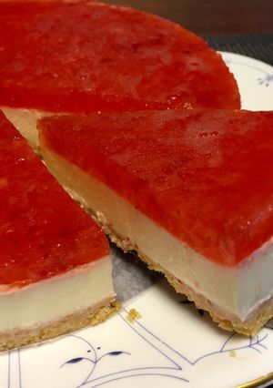 イチゴのゼリー乗っけレアチーズケーキ-レシピのメイン写真