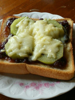 あずきとフルーツのチーズトースト-レシピのメイン写真