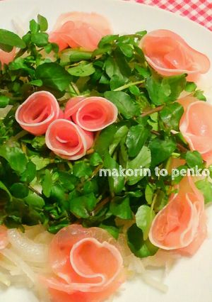 新玉ねぎ・クレソン・生ハムのお花サラダ-レシピのメイン写真