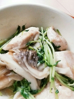 鶏胸肉と豆苗のレモン炒め-レシピのメイン写真
