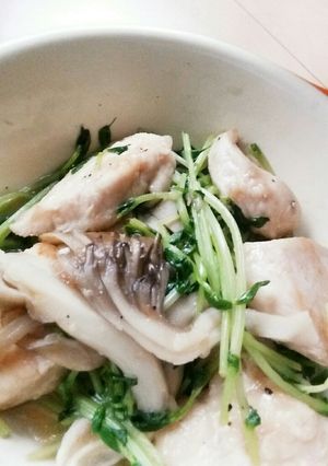 鶏胸肉と豆苗のレモン炒め-レシピのメイン写真