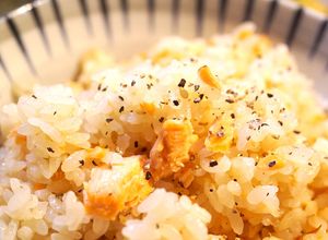 激旨！鮭のニンニクバター醤油炊き込みご飯-レシピのメイン写真