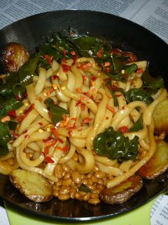 鉄パンで生めかぶ+納豆の焼きうどん-レシピのメイン写真