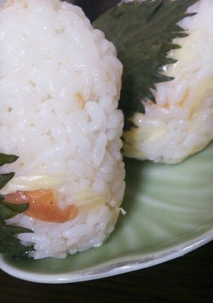 B級系！子供喜ぶ、梅チーズおにぎり-レシピのメイン写真
