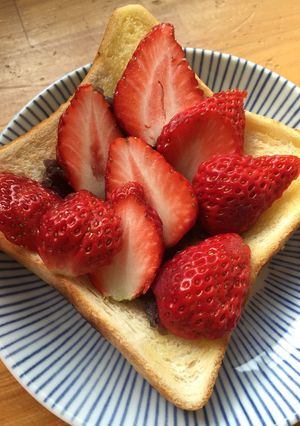 福岡 あまおうで苺大福トースト-レシピのメイン写真
