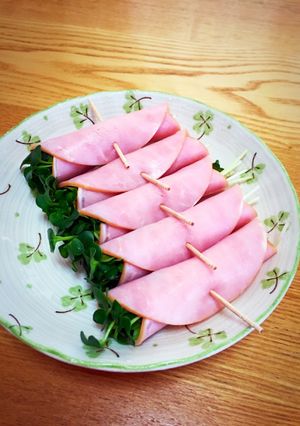 お弁当におつまみに☆カイワレのハム巻き-レシピのメイン写真