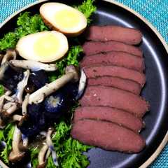 รูปของ 簡単！網いらずの鹿肉の燻製