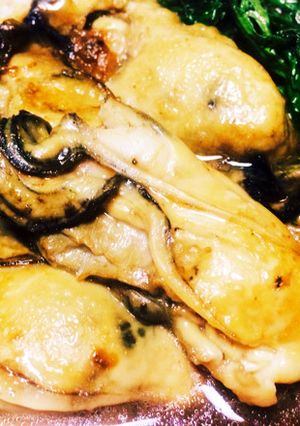 自然の甘みの春菊と牡蠣のバター醤油炒め-レシピのメイン写真