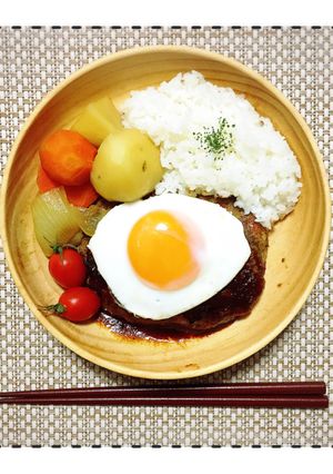 ふわふわ野菜ハンバーグ(半熟卵のせ)-レシピのメイン写真