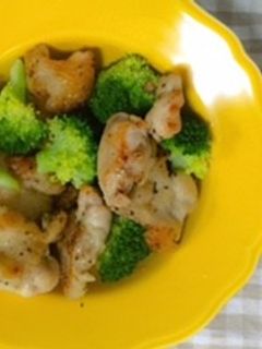 鶏肉とブロッコリーのハーブ炒め-レシピのメイン写真