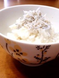 しらすご飯(オリーブちょい足し)-レシピのメイン写真