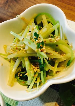 ブロッコリーの芯と豆苗炒め-レシピのメイン写真