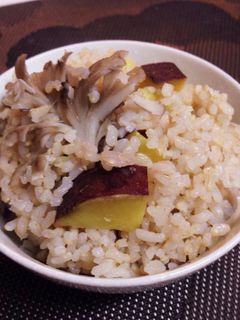 舞茸とさつまいもの炊き込みご飯-レシピのメイン写真