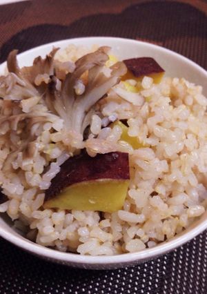舞茸とさつまいもの炊き込みご飯-レシピのメイン写真