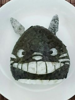 お手軽キャラおにぎり「トトロ」-レシピのメイン写真