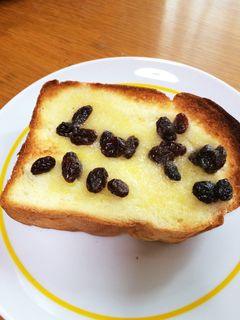 焼きたてラーマでシュガーレーズントースト-レシピのメイン写真