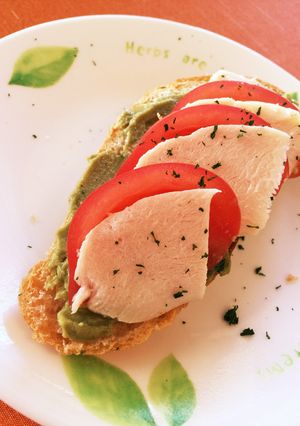冷凍庫保存具材でワカモレチキントースト-レシピのメイン写真