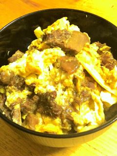牛すじ肉の卵とじ丼-レシピのメイン写真