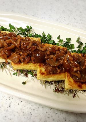 豆腐ステーキ♪ピリ辛ひき肉なめこ炒めがけ-レシピのメイン写真