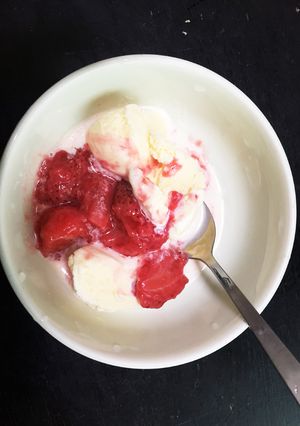 苺のソテーココナッツ風味onバニラアイス-レシピのメイン写真