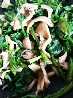 春菊と舞茸のバターソテー-レシピのメイン写真