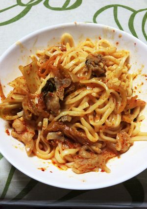ピリ辛キムチうどん-レシピのメイン写真