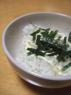 のせるだけ!簡単!☆しらす+マヨご飯-レシピのメイン写真