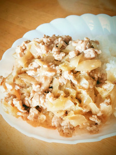 鶏ミンチと春キャベツのゴマ味噌丼☆ランチ-レシピのメイン写真
