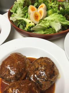 ボリュームアップ!ジューシーハンバーグ-レシピのメイン写真