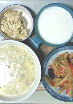 朝ご飯／お粥と切干大根と卵サラダと牛乳-レシピのメイン写真