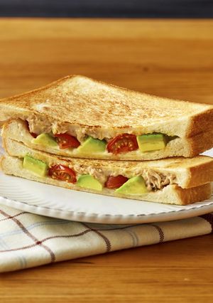 アボカドとトマトのホットサンド-レシピのメイン写真