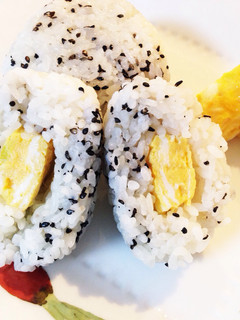 お弁当♬甘いネギ卵焼き♥️ごま塩おにぎり-レシピのメイン写真