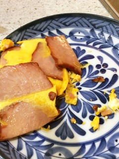 お昼にぴったり!焼き豚と卵のステーキ風-レシピのメイン写真
