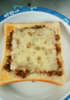 朝食にいかが？納豆チーズトースト-レシピのメイン写真