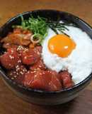まぐろのユッケとメレンゲの丼