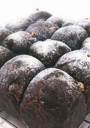 ブラックココアとチョコと胡桃のちぎりパン-レシピのメイン写真