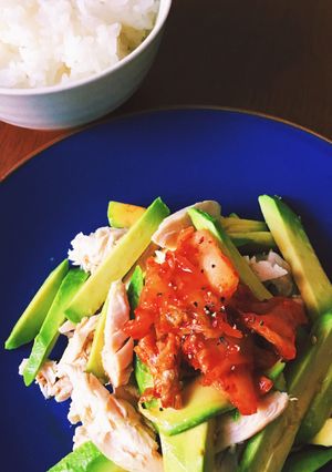 簡単ヘルシー鶏肉とアボカドのキムチのせ-レシピのメイン写真