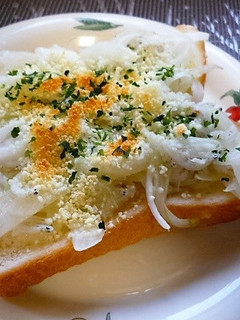 バターの風味♪新玉葱&しらすのトースト-レシピのメイン写真
