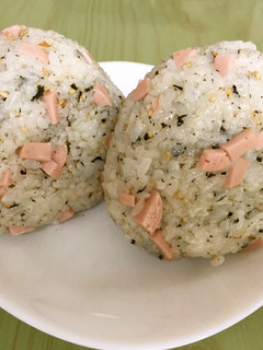☆ごま油香る 海苔ごまソーセージおにぎり-レシピのメイン写真