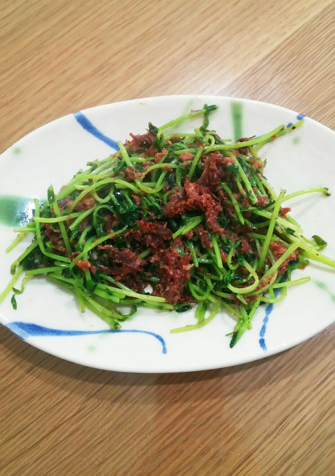 おつまみに！豆苗とコンビーフ炒め-レシピのメイン写真
