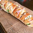 フランスパンでサンドウィッチ