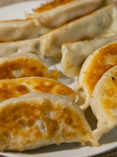 粉とお湯だけ!手作りもちもちの餃子の皮-レシピのメイン写真