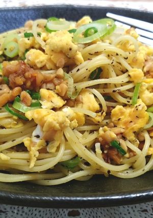 簡単ランチ～炒り卵納豆のゆかりパスタ～-レシピのメイン写真